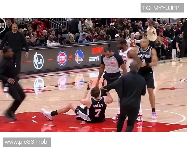 解说：马刺一招错防彻底锁死火箭进攻 文班扫荡 卡斯尔顶防