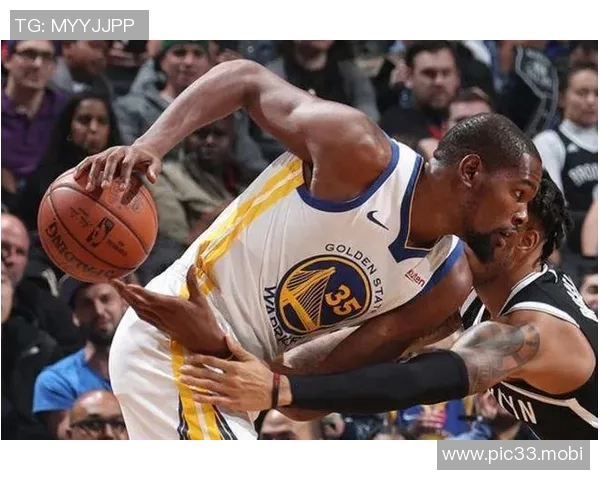 持续发力！斯科特·巴恩斯中路突击双手再扣 半节砍11分打停对手